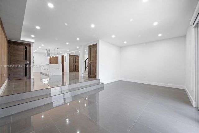 3 of 25 - 3807 Ne 166th St, North Miami Beach, FL