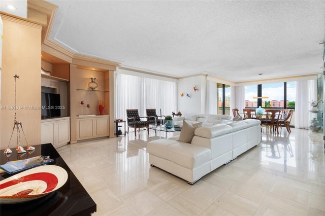 1 of 38 - 19667 Turnberry Way 3d, Aventura, FL