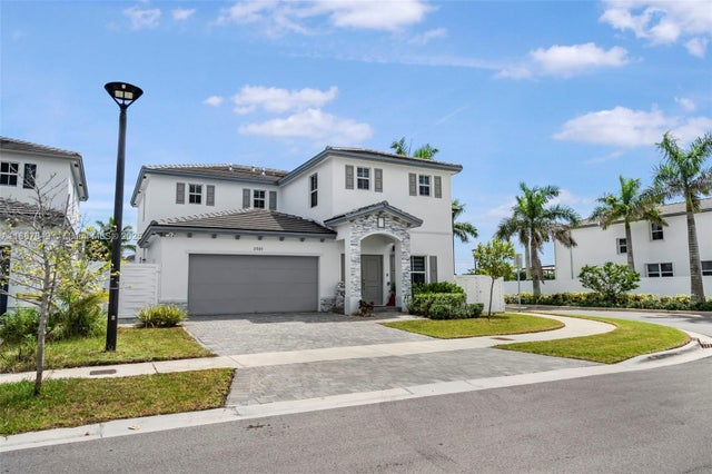 2 of 41 - 21189 Sw 127th Ct, Miami, FL