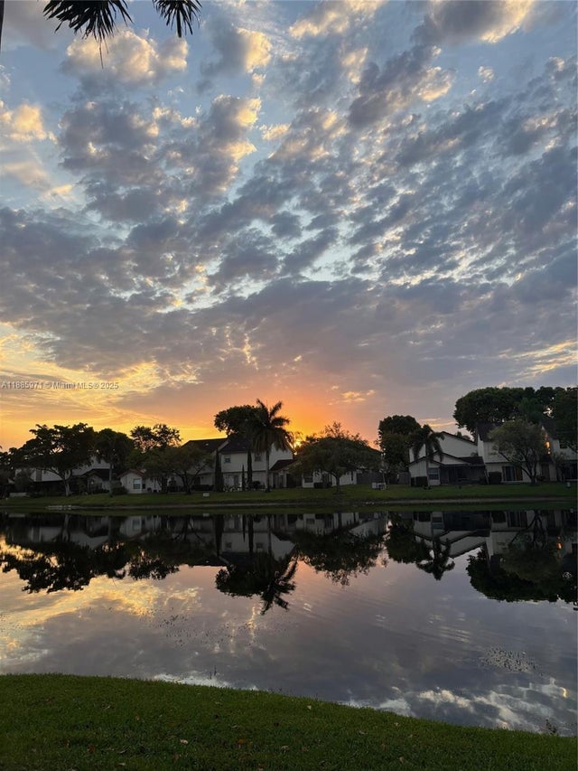 317 Nw 109th Ave, Pembroke Pines