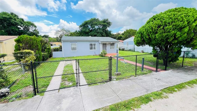 1 of 21 - 2450 Nw 60th St, Miami, FL