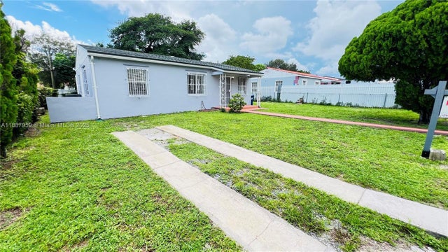 3 of 21 - 2450 Nw 60th St, Miami, FL