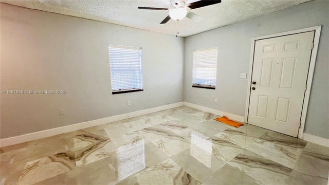 5 of 21 - 2450 Nw 60th St, Miami, FL