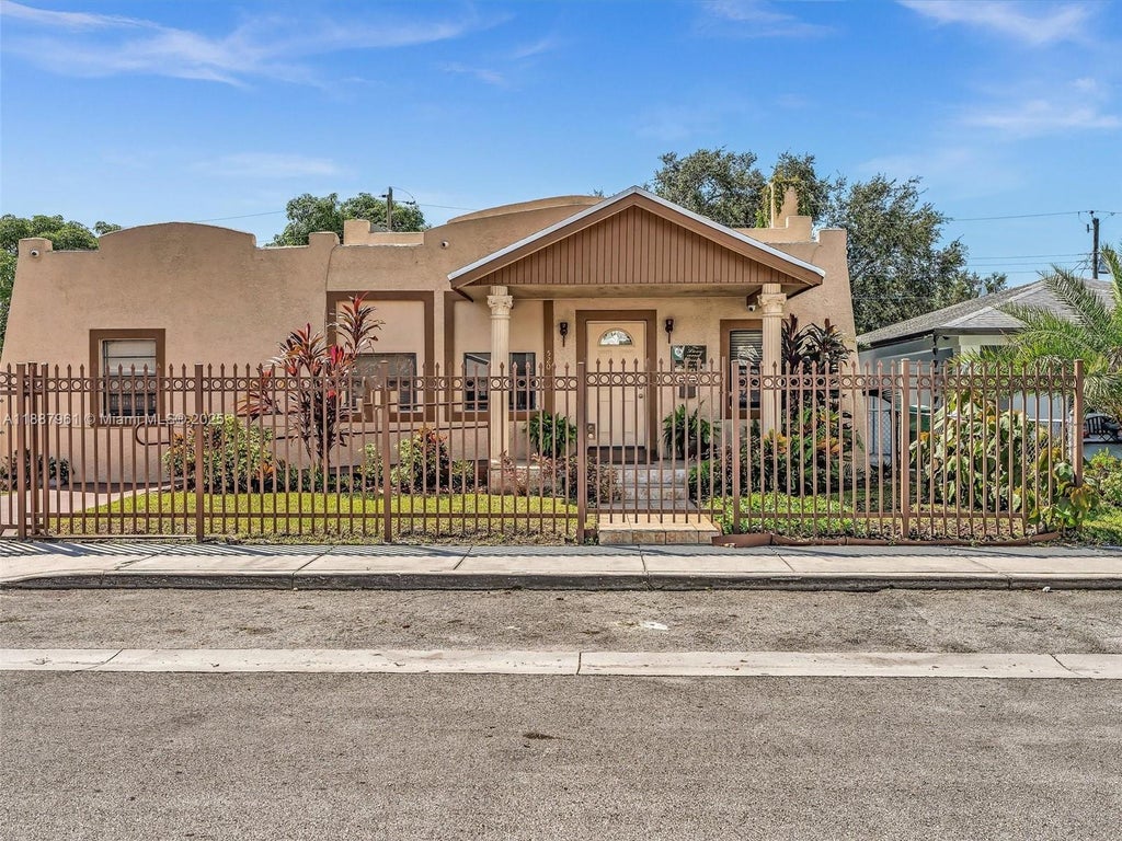 520 Nw 49th St, Miami