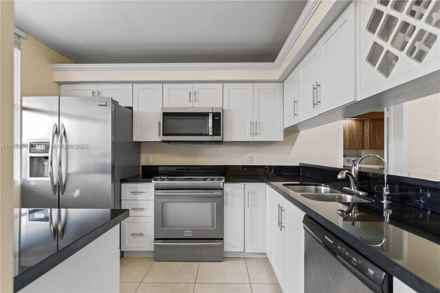 4 of 27 - 1715 Whitehall Dr 404, Davie, FL