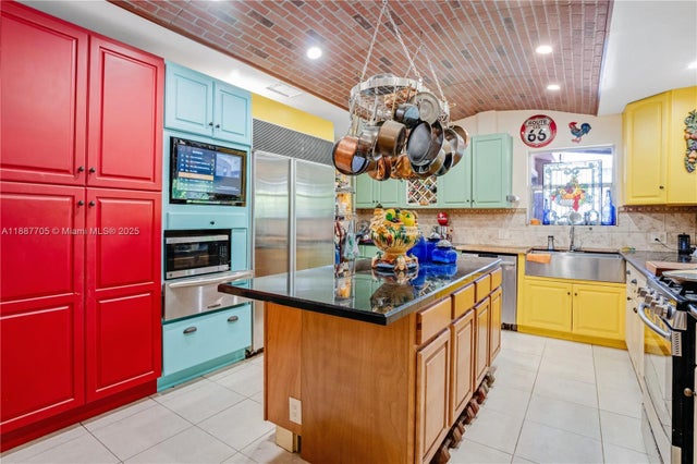 2 of 27 - 19341 Holiday Rd, Cutler Bay, FL