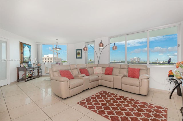 5 of 33 - 7135 Collins Ave 625, Miami Beach, FL