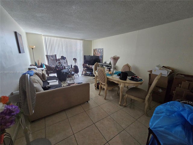 4 of 10 - 498 Nw 165th St Rd D-405, Miami, FL