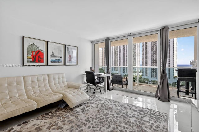 5 of 34 - 100 Bayview Dr 1512, Sunny Isles Beach, FL