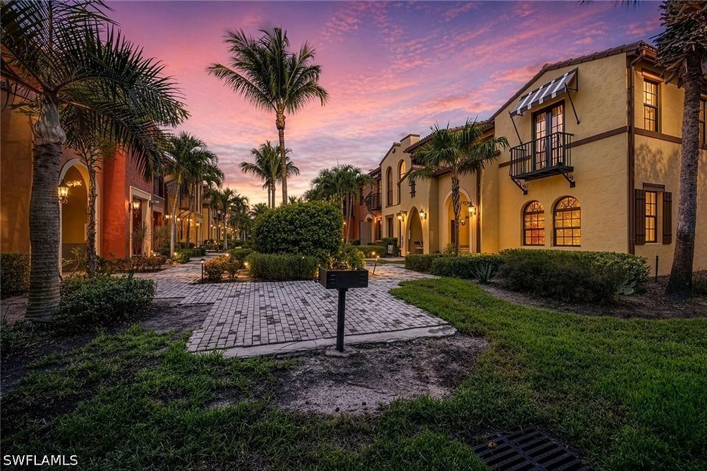 9036 Alturas St 3603, Naples