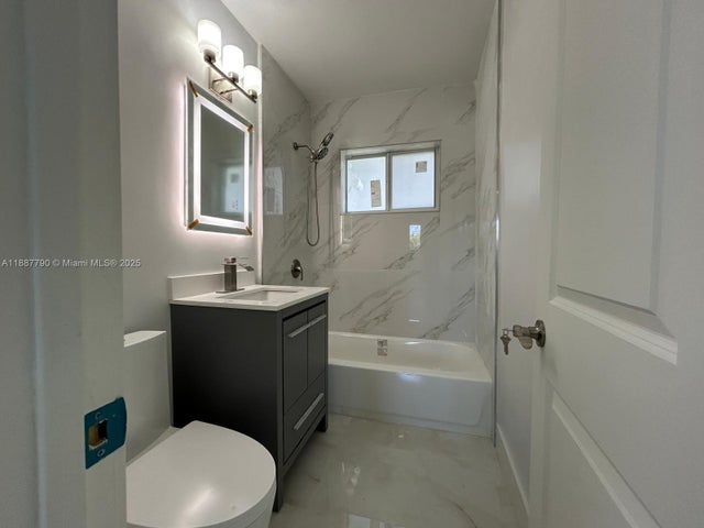 1 of 15 - 11865 Sw 186th St, Miami, FL