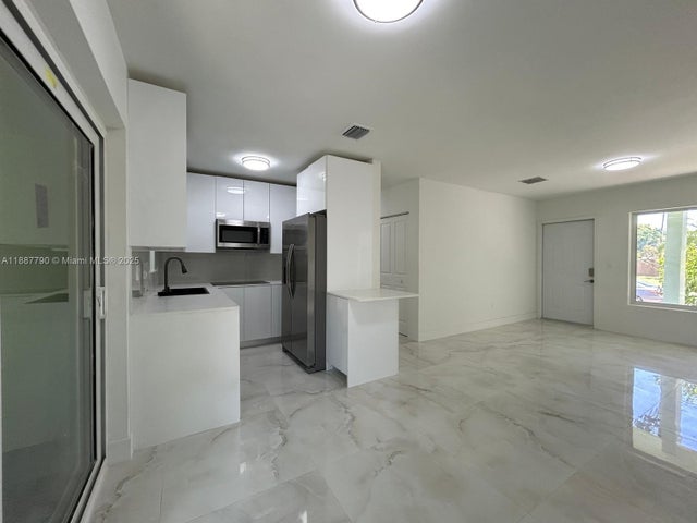 4 of 15 - 11865 Sw 186th St, Miami, FL