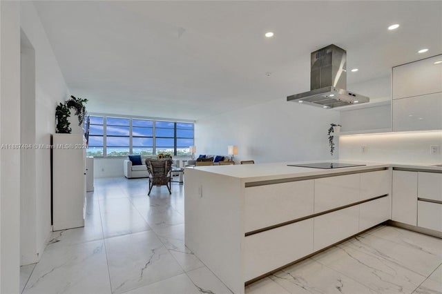 4 of 42 - 5700 Collins Ave 12e, Miami Beach, FL