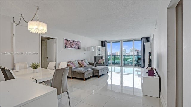 5 of 43 - 100 Bayview Dr 1931, Sunny Isles Beach, FL