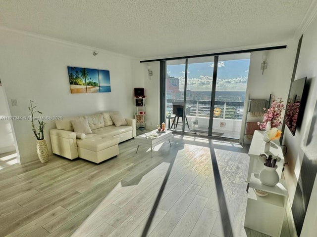 4 of 19 - 3530 Mystic Pointe Dr 2403, Aventura, FL