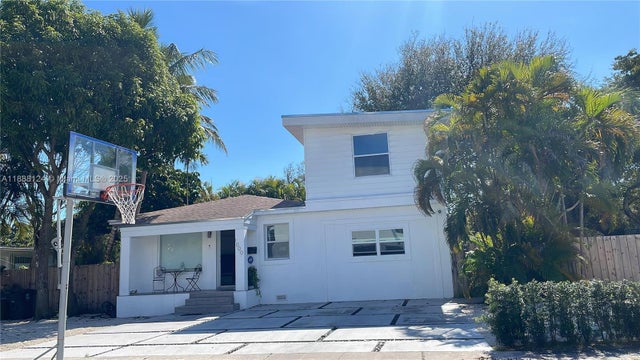 1 of 20 - 1000 Ne 134th St, North Miami, FL