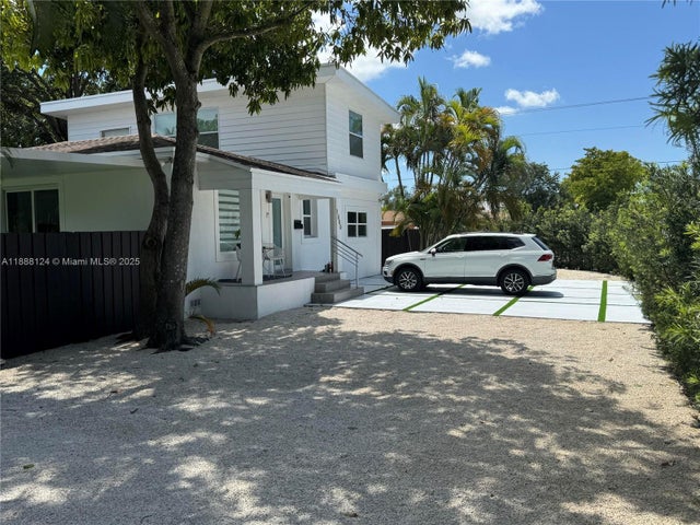 3 of 20 - 1000 Ne 134th St, North Miami, FL