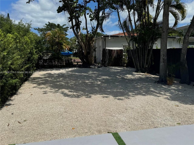 4 of 20 - 1000 Ne 134th St, North Miami, FL