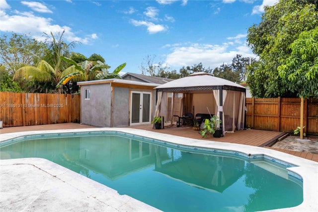 2 of 28 - 5740 Lincoln St, Hollywood, FL