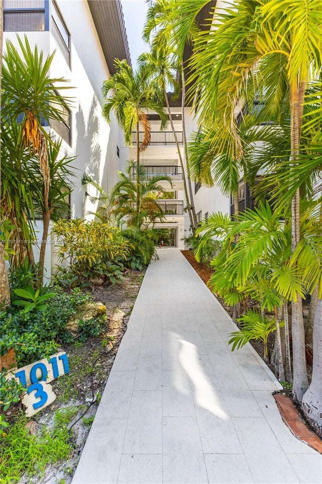 1 of 29 - 101 Ocean Lane Dr 1013, Key Biscayne, FL