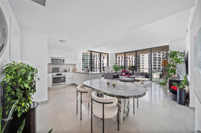 1 of 27 - 68 Se 6th St 811, Miami, FL