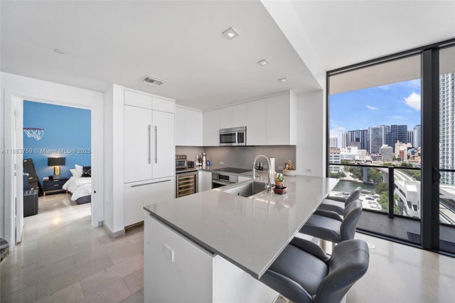 3 of 27 - 68 Se 6th St 811, Miami, FL