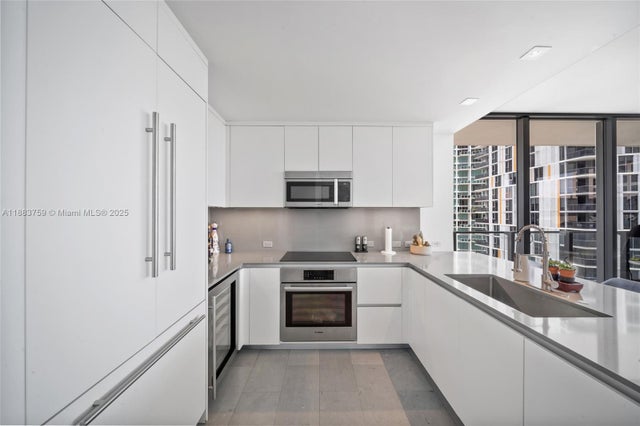 4 of 27 - 68 Se 6th St 811, Miami, FL