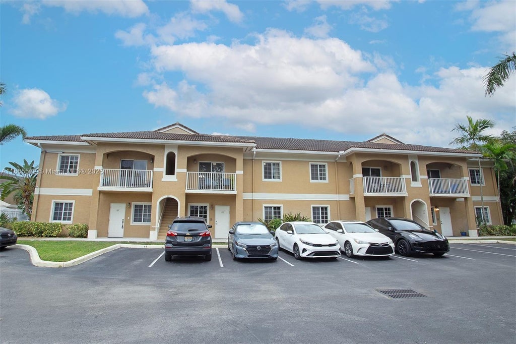 911 Hillcrest Ct 7, Hollywood