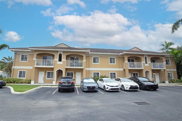 1 of 19 - 911 Hillcrest Ct 7, Hollywood, FL