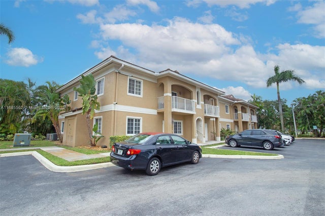 2 of 19 - 911 Hillcrest Ct 7, Hollywood, FL