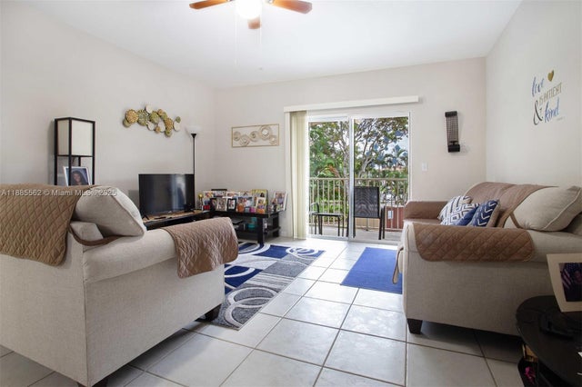 4 of 19 - 911 Hillcrest Ct 7, Hollywood, FL