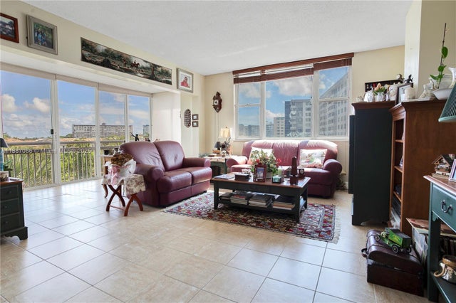 2 of 19 - 4400 Hillcrest Dr 419c, Hollywood, FL
