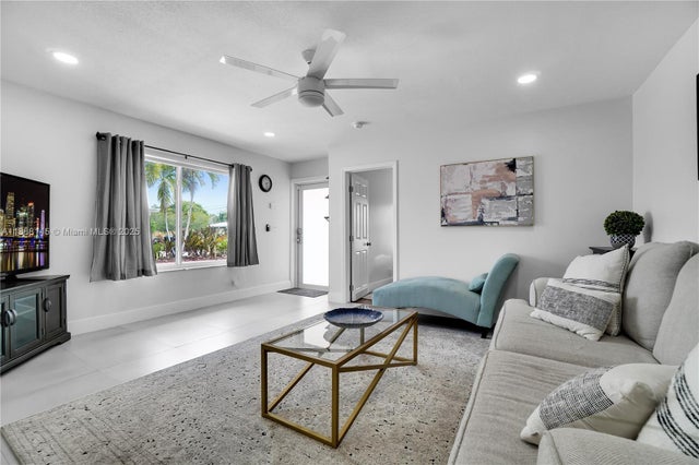 2 of 36 - 617 Nw 30th Ct, Wilton Manors, FL