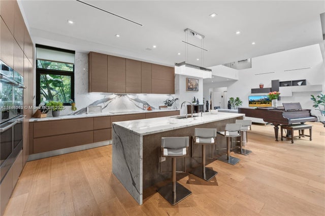 4 of 26 - 2803 Crystal Ct, Coconut Grove, FL