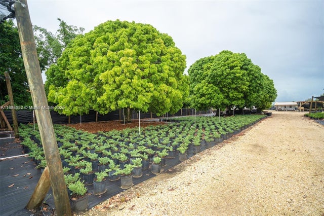 4 of 12 - 19390 Sw 232nd St, Miami, FL