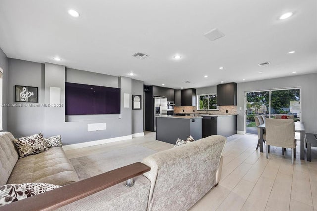 3 of 26 - 10521 Sw 49th St, Miami, FL