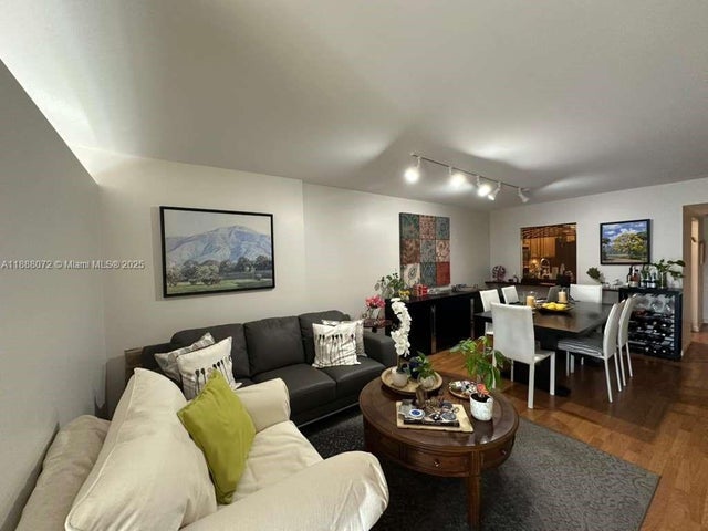 3 of 27 - 1000 Parkview Dr 627, Hallandale Beach, FL