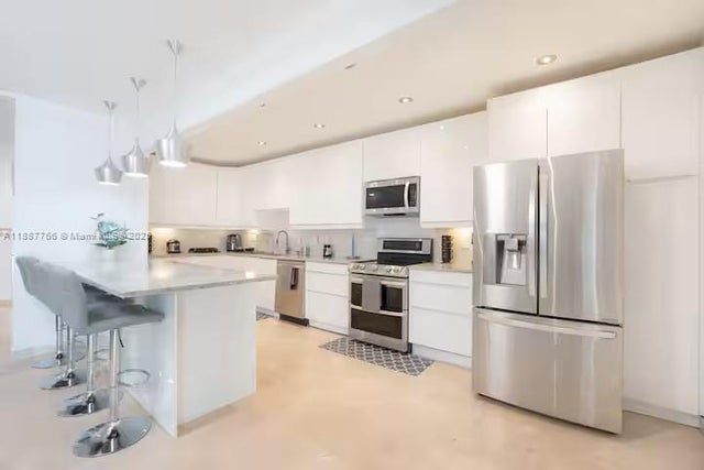 5 of 42 - 17650 Ne 19th Ave, North Miami Beach, FL