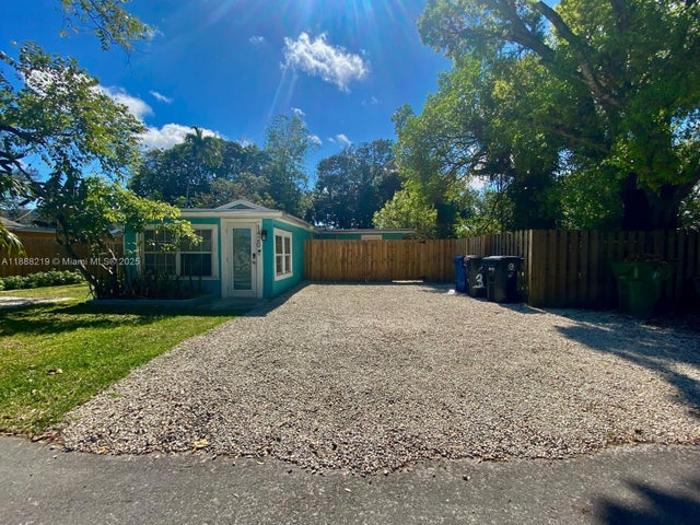 2 of 41 - 1420 Sw 33rd Ct, Fort Lauderdale, FL