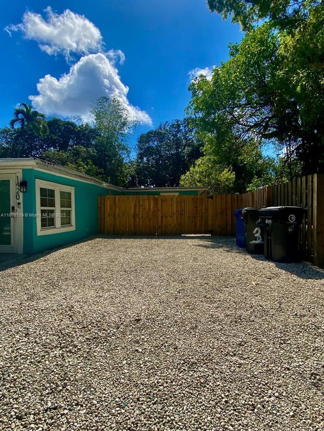 4 of 41 - 1420 Sw 33rd Ct, Fort Lauderdale, FL