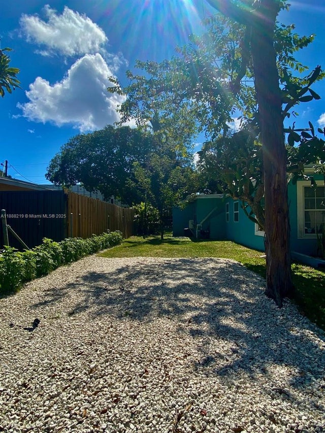 5 of 41 - 1420 Sw 33rd Ct, Fort Lauderdale, FL