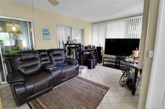 3 of 28 - 6712 Nw 73rd St, Tamarac, FL