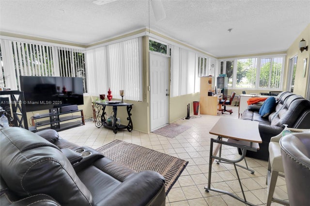 4 of 28 - 6712 Nw 73rd St, Tamarac, FL