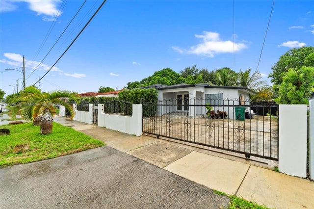 1 of 24 - 420 Nw 44th Ave, Miami, FL