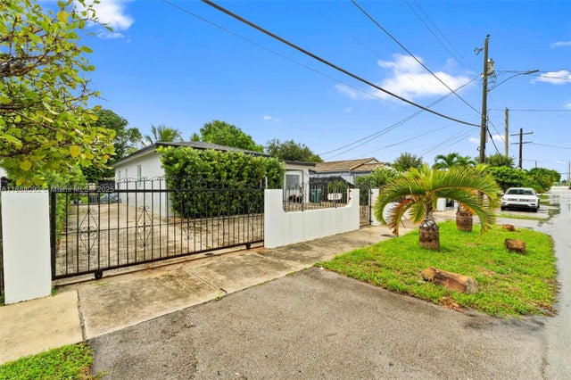 2 of 24 - 420 Nw 44th Ave, Miami, FL