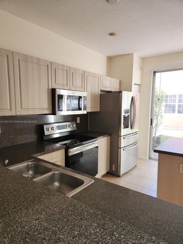 5 of 39 - 9166 Nw 40th Pl, Sunrise, FL