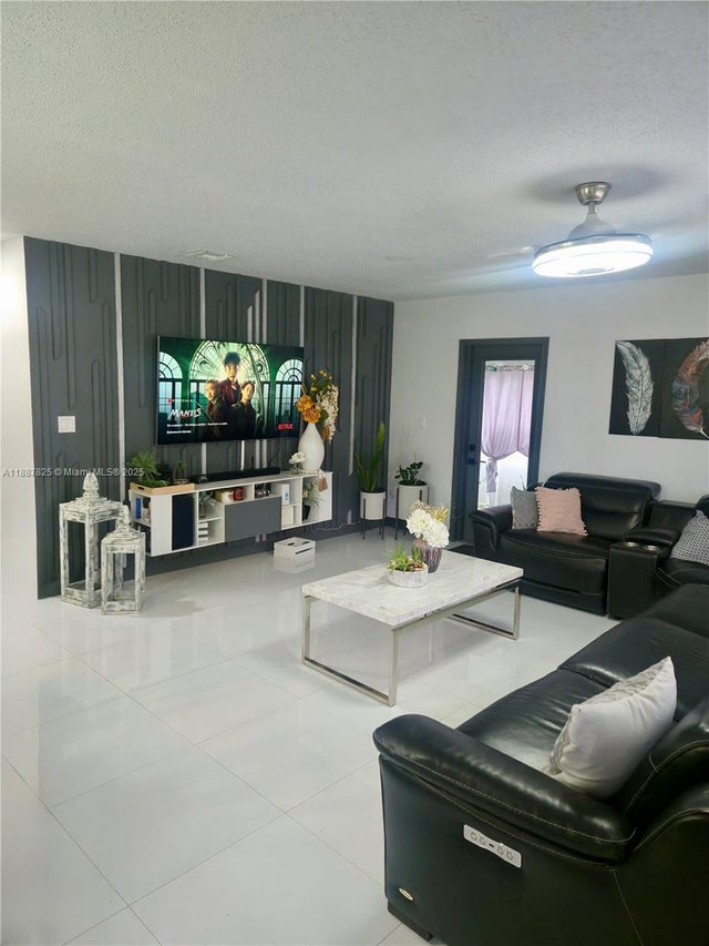 2 of 20 - 2150 Nw 43rd St, Miami, FL