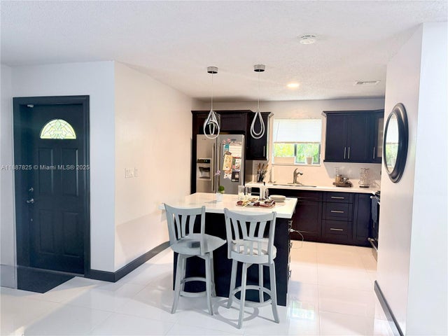 3 of 20 - 2150 Nw 43rd St, Miami, FL
