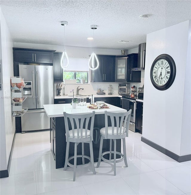 4 of 20 - 2150 Nw 43rd St, Miami, FL
