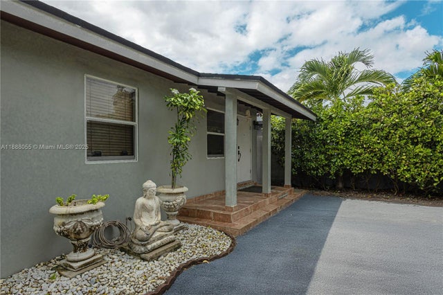 3 of 8 - 3410 Sw 24th St, Miami, FL